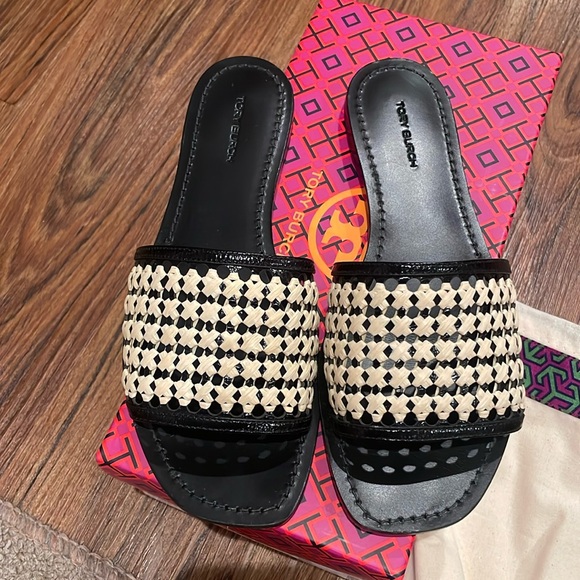 Tory Burch woven raffia slide - Picture 1 of 7